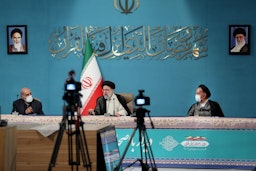 الرئيس الإيراني إبراهيم رئيسي يترأس جلسة لمجلس الوزراء في طهران، إيران. 11 أبريل/نيسان 2022 (الصورة عبر إيران برس)