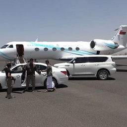 وفد عماني يصل إلى صنعاء، اليمن. 22 أبريل/نيسان 2022 (الصورة عبر وكالة سبأ)