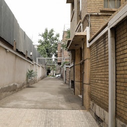 السلطات الإيرانية تخفف القيود خارج مقر إقامة شخصيات المعارضة مير حسين موسوي وزهراء رهنورد في طهران، إيران. 25 أبريل/نيسان 2022 (الصورة عبر وسائل التواصل الاجتماعي)