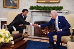 میزبانی جو بایدن، رئیس‌جمهور آمریکا، از شیخ تمیم بن حمد آل ثانی، امیر قطر، در کاخ سفید؛ واشنگتن، ۱۱ بهمن ۱۴۰۰/ ۳۱ ژانویه ۲۰۲۲. (عکس از گتی ایمیجز)