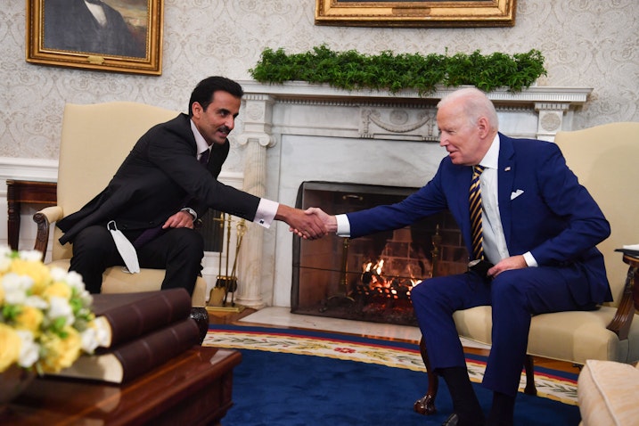 میزبانی جو بایدن، رئیس‌جمهور آمریکا، از شیخ تمیم بن حمد آل ثانی، امیر قطر، در کاخ سفید؛ واشنگتن، ۱۱ بهمن ۱۴۰۰/ ۳۱ ژانویه ۲۰۲۲. (عکس از گتی ایمیجز)