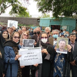 المعلمون الإيرانيون في مظاهرة بمناسبة يوم العمال العالمي في كرمنشاه، إيران. 1 مايو/أيار 2022 (الصورة لآراش صادقي/عبر تويتر)