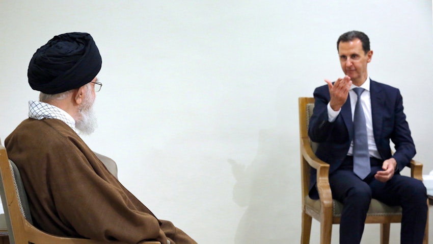 دیدار آیت‌الله علی خامنه‌ای، رهبر ایران، با بشار اسد، رئیس‌جمهور سوریه؛ تهران، ۱۸ اردیبهشت ۱۴۰۱. (عکس از وب‌سایت رهبر ایران)