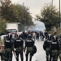 شرطة مكافحة الشغب تنتشر لقمع الاحتجاجات في طهران، إيران. 16 نوفمبر/تشرين الثاني 2019 (الصورة عبر وكالة مهر للأنباء)