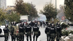 شرطة مكافحة الشغب تنتشر لقمع الاحتجاجات في طهران، إيران. 16 نوفمبر/تشرين الثاني 2019 (الصورة عبر وكالة مهر للأنباء)