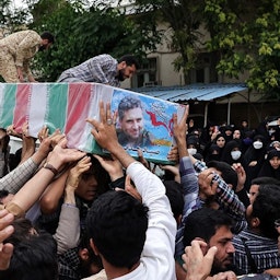 مراسم تشییع حسن صیادخدایی؛ تهران، ایران، ۲ خرداد ۱۴۰۱. (عکس از خبرگزاری فارس)