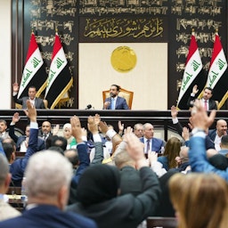 نواب عراقيون يصوتون على مشروع قانون يحظر التطبيع مع إسرائيل. بغداد، العراق. 26 مايو/أيار 2022 (المصدر: إعلام رئيس البرلمان/ عبر تويتر)