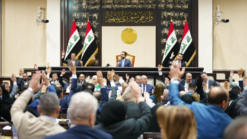 نواب عراقيون يصوتون على مشروع قانون يحظر التطبيع مع إسرائيل. بغداد، العراق. 26 مايو/أيار 2022 (المصدر: إعلام رئيس البرلمان/ عبر تويتر)