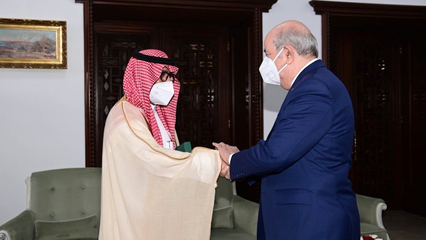 الرئيس الجزائري عبد المجيد تبون يستقبل سفير المملكة العربية السعودية في الجزائر العاصمة. 19 أبريل/نيسان 2022 (المصدر:الرئاسة الجزائرية عبر تويتر)