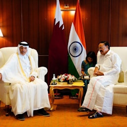 دیدار حسن بن عبدالله الغانم، رئیس مجلس شورای قطر و ونکایا نایدو، معاون رئیس‌جمهور هندوستان؛ دوحه، قطر، ۱۶ خرداد ۱۴۰۱/ ۶ ژوئن ۲۰۲۲. (عکس از صفحه‌ی توییتر خبرگزاری قطر)
