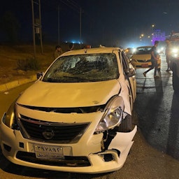 خودروهای خسارت‌دیده در اثر حمله‌ی پهپادی انفجاری؛ اربیل، عراق، ۱۸ خرداد/ ۸ ژوئن. (عکس از رسانه‌های اجتماعی)