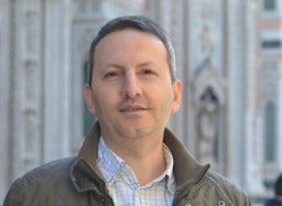 صورة للمواطن الإيراني السويدي أحمد رضا جلالي، أخصائي طب الكوارث، الذي يواجه عقوبة الإعدام في إيران. تاريخ الصورة غير معروف. (المصدر: وسائل التواصل الاجتماعي)