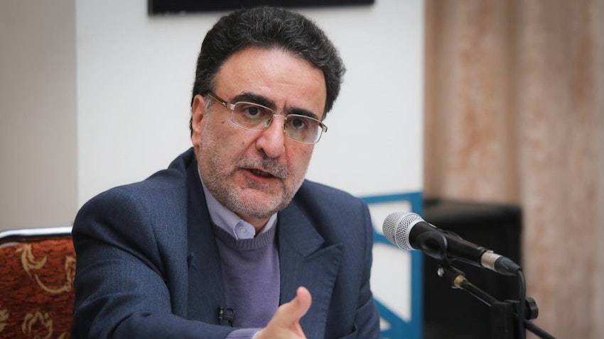 مصطفى تاج زادة يتحدث خلال مناظرة سياسية في طهران، إيران. 23 يناير/كانون الثاني 2019 (تصوير أصغر خمسة عبر وكالة مهر للأنباء)