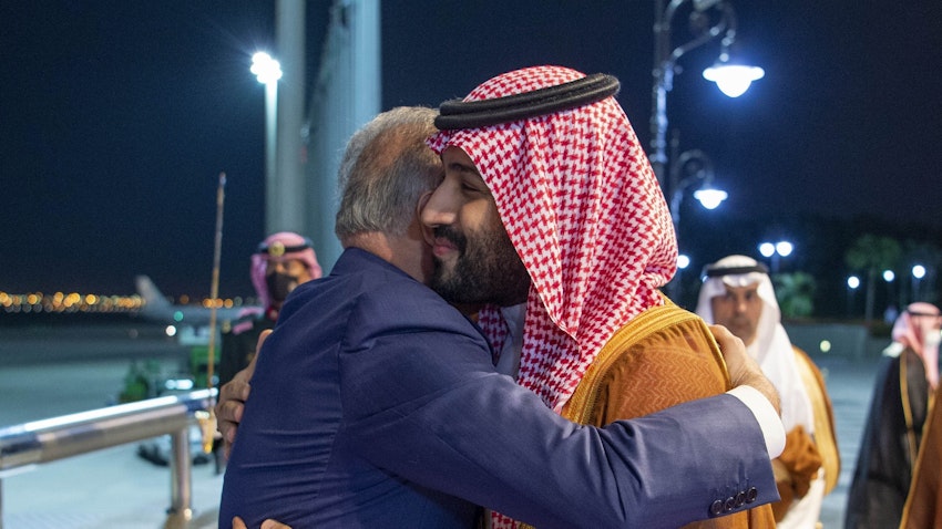 Saudi Crown Prince Mohammed bin Salman Al Saud welcomes the Iraqi Prime Minister Mustafa Al-Kadhimi in Jeddah, Saudi Arabia on June 26, 2022. (Source: IraqiPMO/Twitter)
