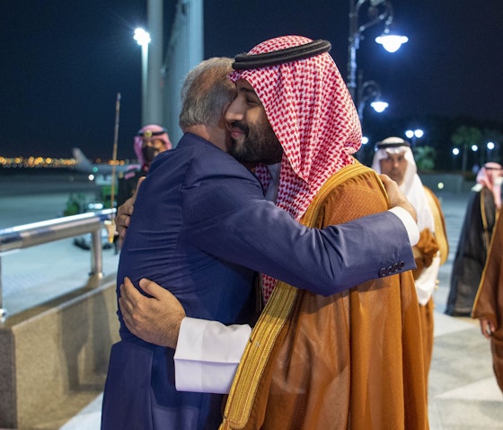 Saudi Crown Prince Mohammed bin Salman Al Saud welcomes the Iraqi Prime Minister Mustafa Al-Kadhimi in Jeddah, Saudi Arabia on June 26, 2022. (Source: IraqiPMO/Twitter)