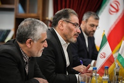 السفير الإيراني المعين حديثًا لدى الأمم المتحدة ونائب المجلس الأعلى للأمن القومي آنذاك سعيد إرافاني يحضر اجتماعا في طهران، إيران في 17 ديسمبر/كانون الأول 2019 (تصوير مريم كامياب عبر وكالة مهر للأنباء)
