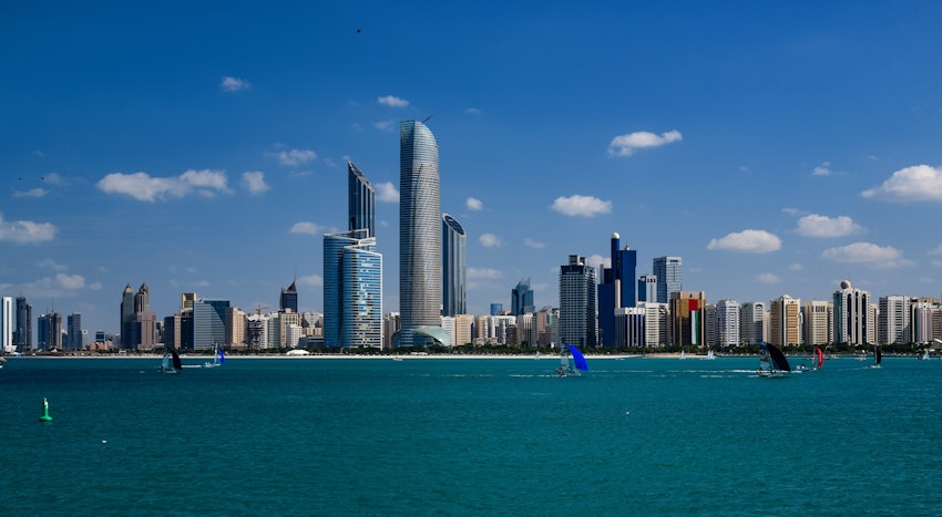 مشهد عام لأبو ظبي، الإمارات العربية المتحدة. ديسمبر/كانون الأول 2014 (الصورة عبر ويكيميديا كومنز)