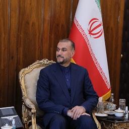 حسین امیرعبداللهیان، وزیر امور خارجه‌ی ایران، در یک نشست؛ تهران، ایران، ۱۹ مرداد  ۱۴۰۱. (عکس از وبسایت وزارت امور خارجه‌ی ایران)