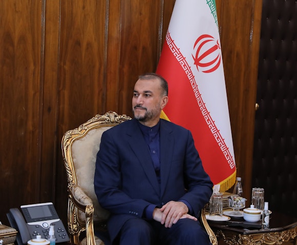 حسین امیرعبداللهیان، وزیر امور خارجه‌ی ایران، در یک نشست؛ تهران، ایران، ۱۹ مرداد  ۱۴۰۱. (عکس از وبسایت وزارت امور خارجه‌ی ایران)