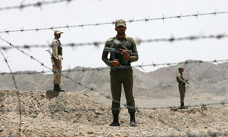 Border Security Force soldiers patrol the Iran-Pakistan border in May 2009. (Photo by Amir Pourmand via ISNA)