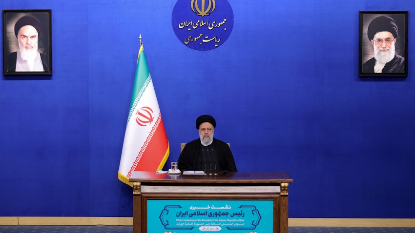 الرئيس الإيراني إبراهيم رئيسي يعقد مؤتمرًا صحفيًا على الهواء مباشرة في طهران، إيران. 29 أغسطس/آب 2022 (الصورة عبر موقع الرئاسة الإيرانية)