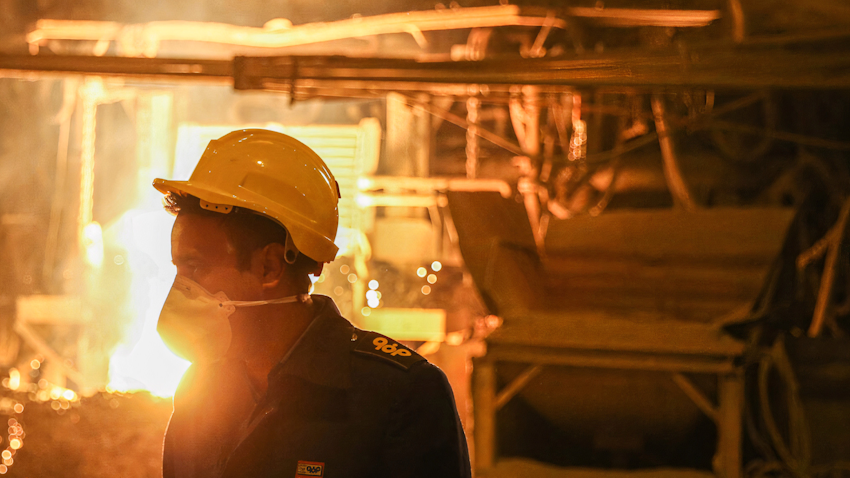 A worker at the Mobarakeh steel facility in Isfahan, Iran on Mar. 5, 2022. (Photo by Akbar Tavakkoli via IRNA)