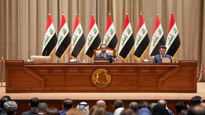 نواب عراقيون يصوتون على استقالة رئيس مجلس النواب محمد الحلبوسي في بغداد. 28 سبتمبر/أيلول 2022 (الصورة عبر صفحة إعلام مجلس النواب عبر تويتر)
