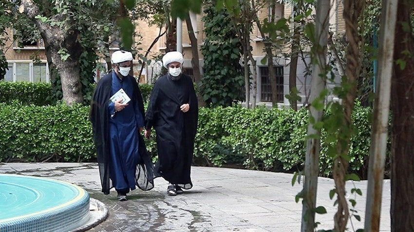 رجال دين إيرانيون في مدرسة الفايزية الدينية في قم، إيران. 5 سبتمبر/أيلول 2020 (الصورة عبر وكالة تسنيم للأنباء)