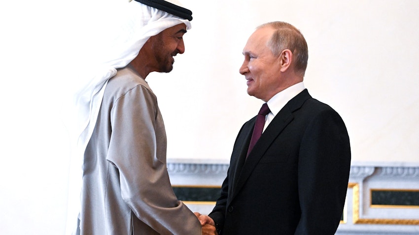 الرئيسان الإماراتي والروسي يلتقيان في سان بطرسبرج، روسيا في 11 أكتوبر/تشرين الأول 2022 (الصورة عبر الرئاسة الروسية)