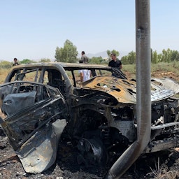 مخلفات غارة يشتبه بأنها نُفذت بطائرة مسيرة تركية على سيارة في السليمانية، العراق. 1 أغسطس/آب 2022 (الصورة عبر مواقع التواصل الاجتماعي)