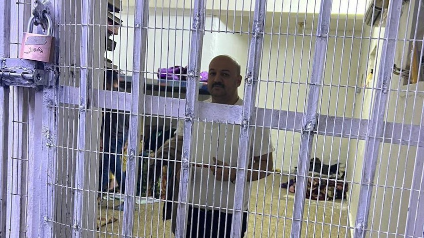 نور زهیر جاسم المظفر، مظنون به اختلاس در بازداشتگاه؛ بغداد، عراق، ۲ آبان ۱۴۰۱/ ۲۴ اکتبر ۲۰۲۲. (عکس از رسانه‌های اجتماعی)
