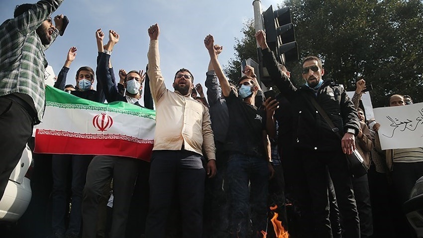 Conservatives gathered outside the UK embassy in Tehran to condemn Britain's alleged role in instigating protests in Iran on Oct. 27, 2022. (Photo via Tasnim News Agency)