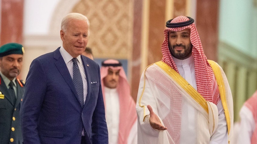 الرئيس الأميركي جو بايدن وولي العهد السعودي الأمير محمد بن سلمان آل سعود في جدة، المملكة العربية السعودية. 15 يوليو/تموز 2022. (المصدر:صفحة وزارة الخارجية السعودية بالإنكليزية على تويتر)