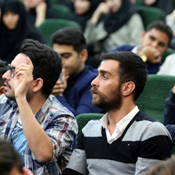 حضور دانشجویان در یک سخنرانی در روز دانشجو؛ دانشگاه آزاد اسلامی، تهران، ایران، ۱۶ آذر ۱۳۹۹. (عکس از خبرگزاری دانشگاه آزاد)