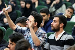 طلاب يحضرون محاضرة في يوم الطالب في جامعة آزاد الإسلامية في طهران، إيران. 6 ديسمبر/كانون الأول 2020 (الصورة عبر وكالة أنباء آزاد)