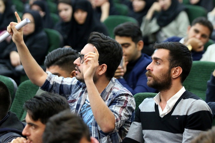 طلاب يحضرون محاضرة في يوم الطالب في جامعة آزاد الإسلامية في طهران، إيران. 6 ديسمبر/كانون الأول 2020 (الصورة عبر وكالة أنباء آزاد)