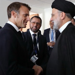 دیدرا ابراهیم رئیسی، رئیس‌جمهور ایران با امانوئل مکرون، همتای فرانسوی‌اش؛ نیویورک، ۲۹ شهریور ۱۴۰۱. (عکس از وبسایت ریاست‌جمهوری ایران)