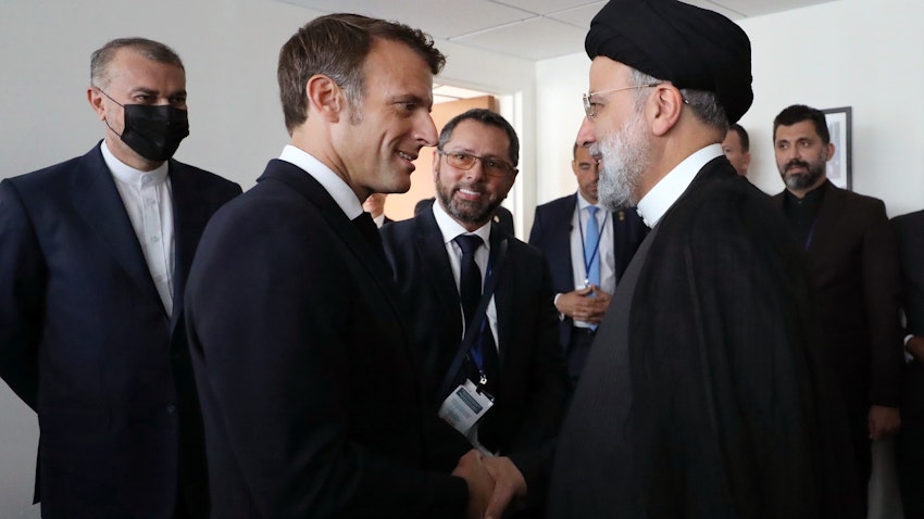 الرئيس الإيراني إبراهيم رئيسي يلتقي نظيره الفرنسي إيمانويل ماكرون في نيويورك. 20 سبتمبر/أيلول 2022 (الصورة عبر موقع الرئاسة الإيرانية)
