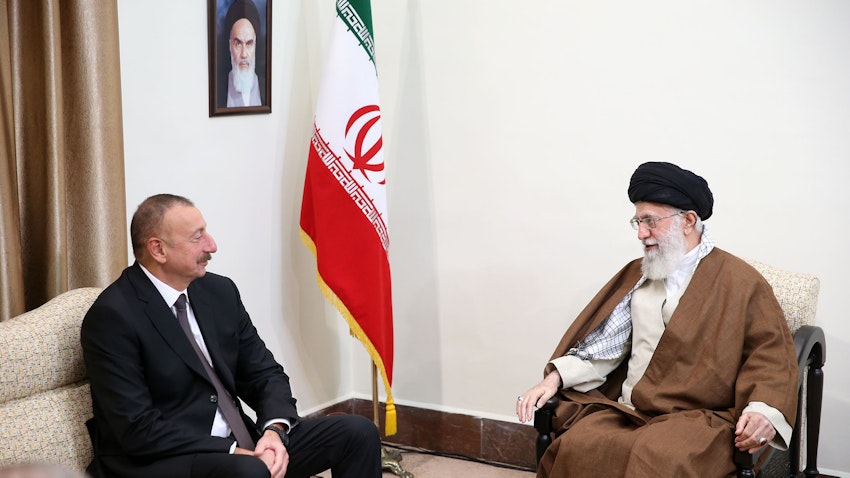 دیدار علی خامنه‌ای، رهبر ایران با الهام علی‌اف، رئیس‌جمهور آذربایجان؛ تهران، ایران، ۱۱ آبان ۱۳۹۶/ ۲ نوامبر ۲۰۱۷. (عکس از وبسایت رهبر ایران)