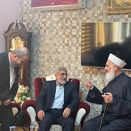 IRGC Quds Force commander Esmail Qa’ani meeting with Sunni cleric Mahdi Al-Sumaidaie in Baghdad, Iraq on Nov. 18, 2022. (Photo via social media)