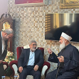 لقاء قائد فيلق القدس التابع للحرس الثوري الإيراني إسماعيل قاآني مع رجل الدين السني مهدي الصميدعي في بغداد، العراق. 18 نوفمبر/تشرين الثاني 2022 (الصورة عبر مواقع التواصل الاجتماعي)