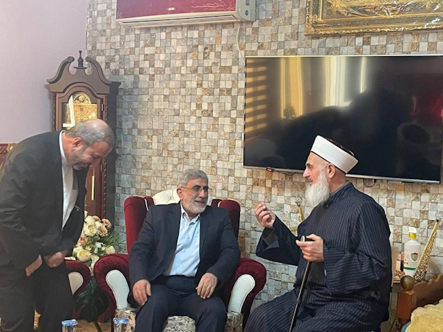 لقاء قائد فيلق القدس التابع للحرس الثوري الإيراني إسماعيل قاآني مع رجل الدين السني مهدي الصميدعي في بغداد، العراق. 18 نوفمبر/تشرين الثاني 2022 (الصورة عبر مواقع التواصل الاجتماعي)