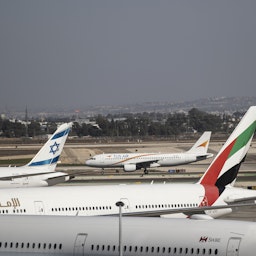 طائرة تقل مشجعي كرة قدم قبل إقلاعها للمشاركة في كأس العالم لكرة القدم في مطار بن غوريون في تل أبيب، إسرائيل. 20 نوفمبر/تشرين الثاني 2022 (الصورة عبر غيتي إيماجز)