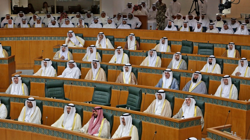 نواب كويتيون يحضرون حفل افتتاح الدورة السابعة عشرة لمجلس الأمة في مدينة الكويت، الكويت، 18 أكتوبر/تشرين الأول 2022. (الصورة عبر غيتي إيماجز)