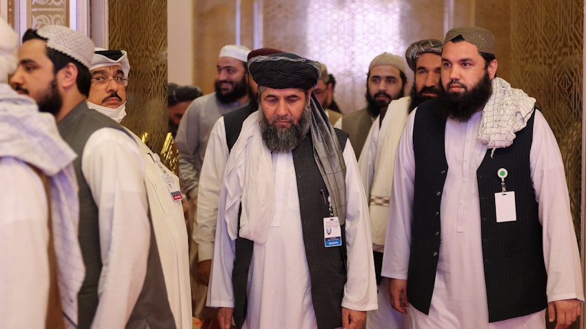 ورود اعضای هیئت طالبان، به منظور انجام مذاکرات صلح با دولت افغانستان به دوحه، قطر؛ ۲۷ تیر ۱۳۹۷/ ۱۸ ژوئیه ۲۰۱۸. (عکس از گتی ایمیجز)