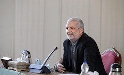 حسن كاظمي قمي في اجتماع في طهران، إيران. 23 أكتوبر/تشرين الأول 2021 (الصورة عبر وكالة تسنيم للأنباء)