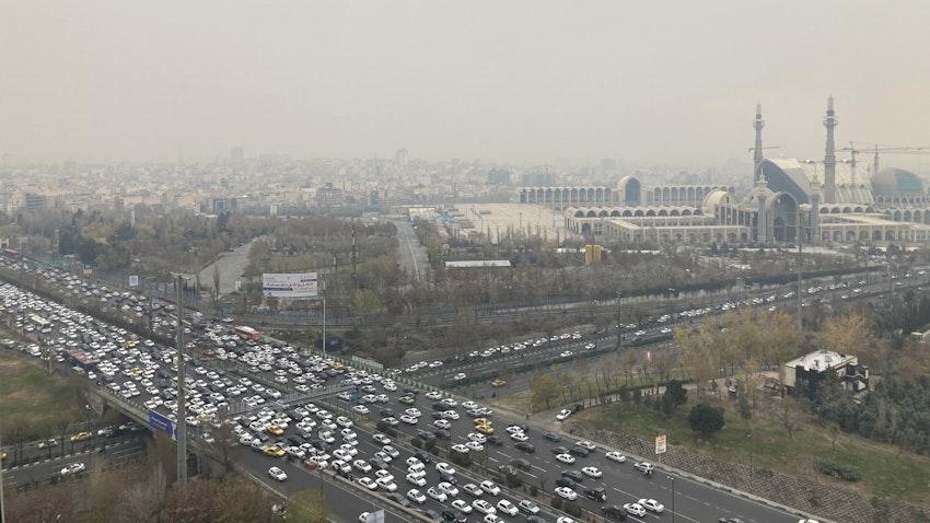 السلطات تعلن إغلاق المدارس والجامعات لمدة ثلاثة أيام بسبب تلوث الهواء في طهران، إيران. 17 ديسمبر/كانون الأول 2022 (المصدر: حمید حاجي بور60 عبر تويتر)
