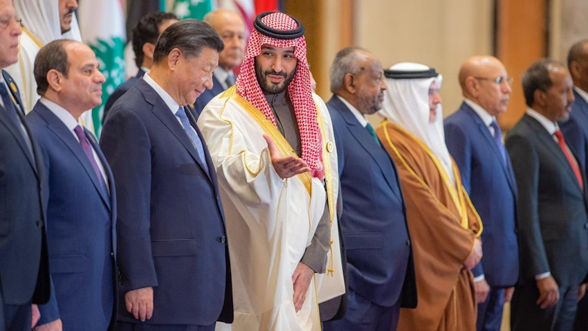 ولي العهد السعودي الأمير محمد بن سلمان آل سعود والرئيس الصيني شي جين بينغ في القمة العربية الصينية في الرياض، المملكة العربية السعودية في 9 ديسمبر/كانون الأول 2022. (المصدر: حساب وزارة الخارجية السعودية عبر تويتر)