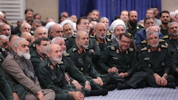 قادة كبار في الحرس الثوري الإسلامي يحضرون اجتماعًا مع المرشد الأعلى الإيراني في طهران، إيران. 2 أكتوبر/تشرين الأول، 2019. (الصورة عبر موقع المرشد الأعلى الإيراني)