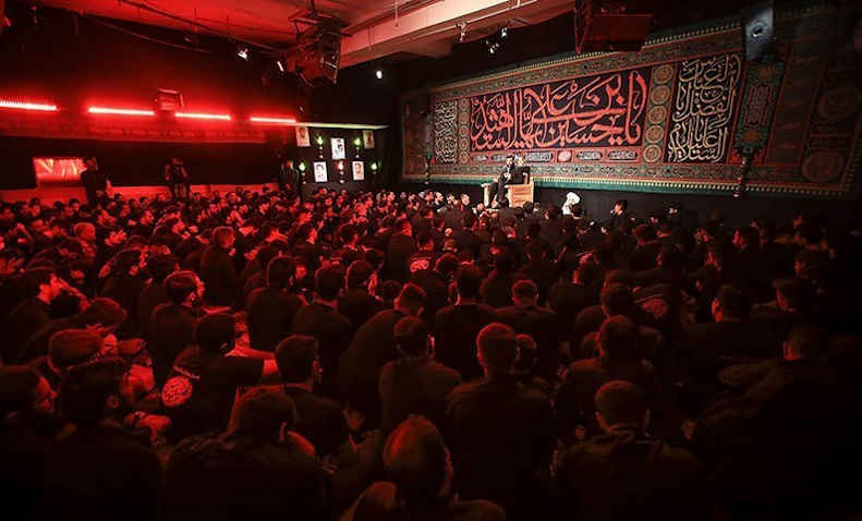 إيرانيون في حداد في ذكرى استشهاد الإمام الشيعي الثالث في طهران، إيران. 1 أغسطس/آب 2022. (الصورة عبر وكالة تسنيم للأنباء)